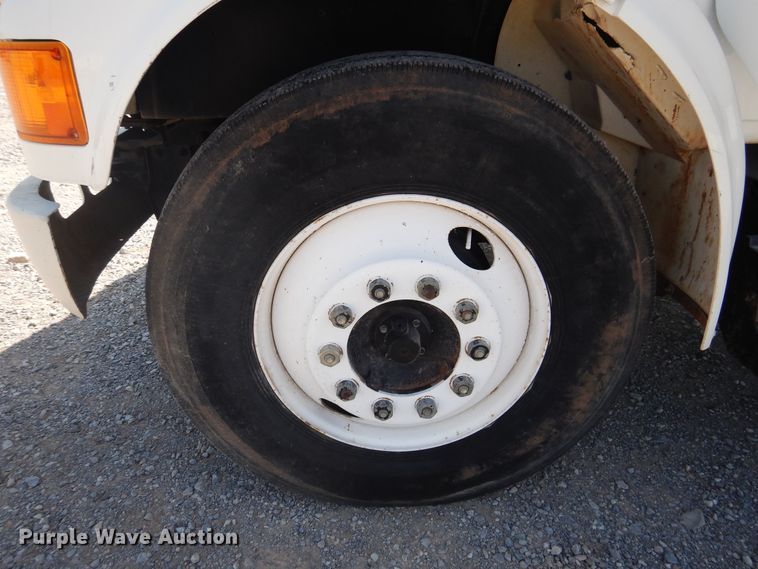 image for item DG1469 1999 International 4700  flatbed truck