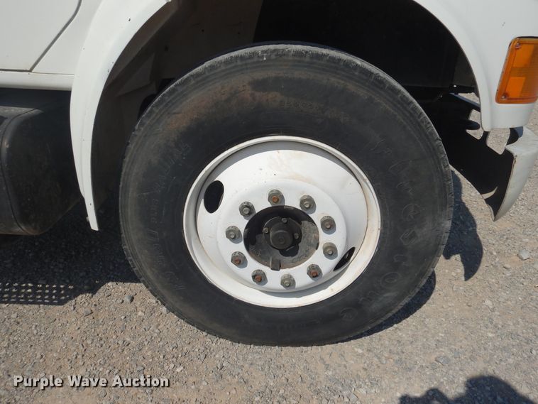 image for item DG1469 1999 International 4700  flatbed truck