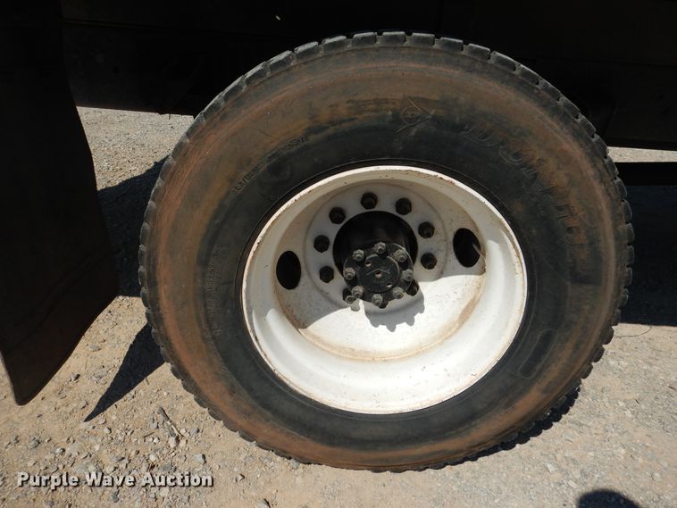 image for item DG1469 1999 International 4700  flatbed truck