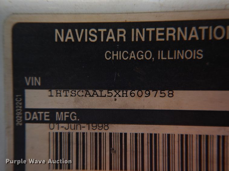 image for item DG1469 1999 International 4700  flatbed truck