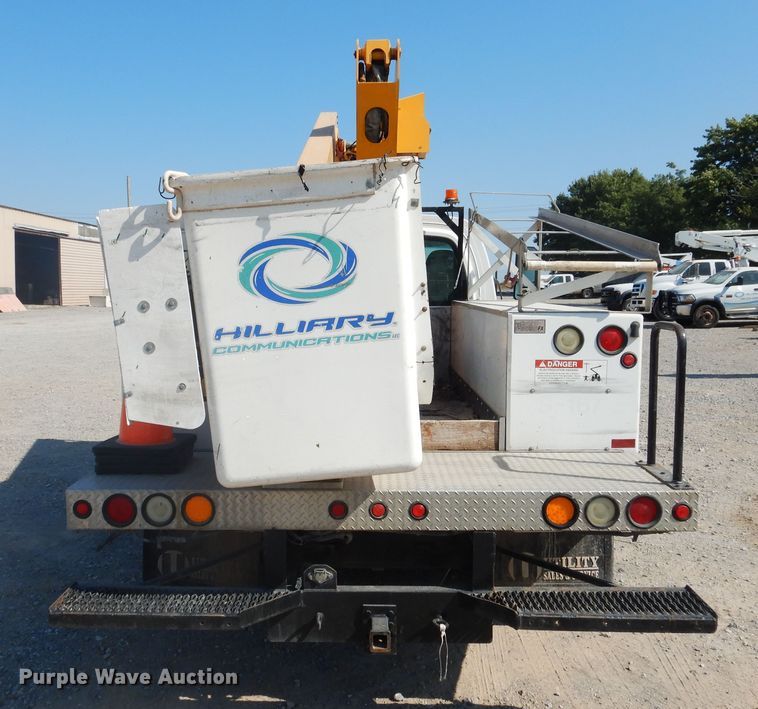 image for item DG1470 2003 Chevrolet C4500  bucket truck