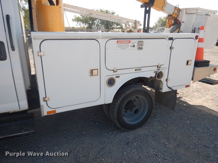 image for item DG1470 2003 Chevrolet C4500  bucket truck