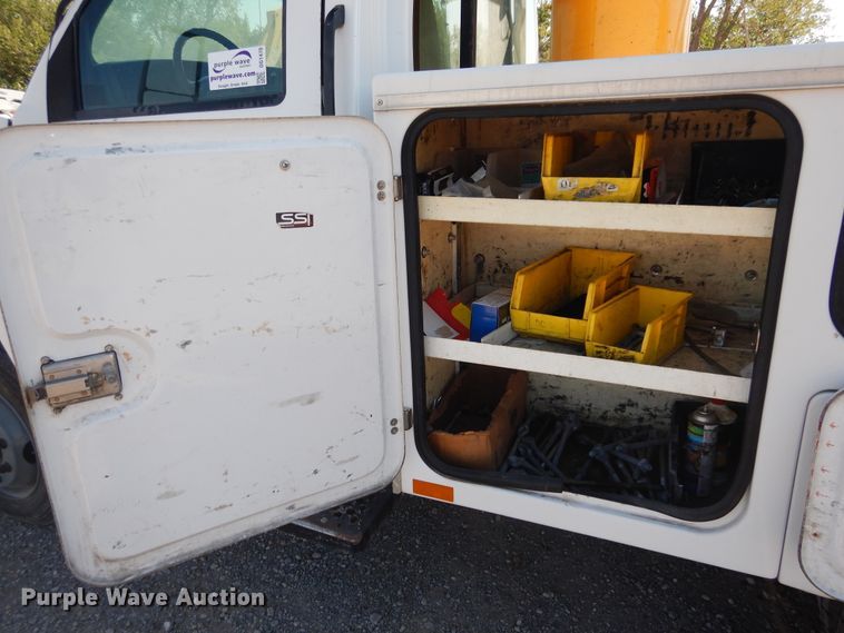 image for item DG1470 2003 Chevrolet C4500  bucket truck