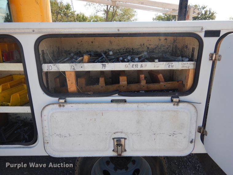 image for item DG1470 2003 Chevrolet C4500  bucket truck