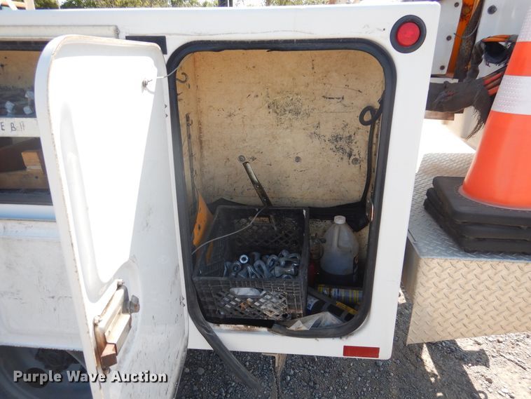 image for item DG1470 2003 Chevrolet C4500  bucket truck