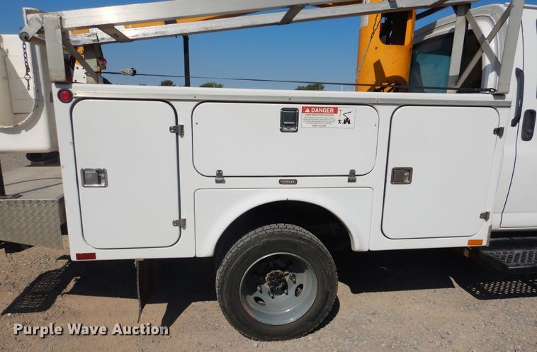 image for item DG1470 2003 Chevrolet C4500  bucket truck
