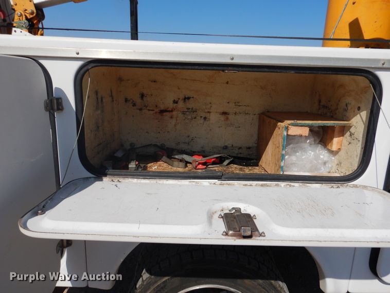 image for item DG1470 2003 Chevrolet C4500  bucket truck