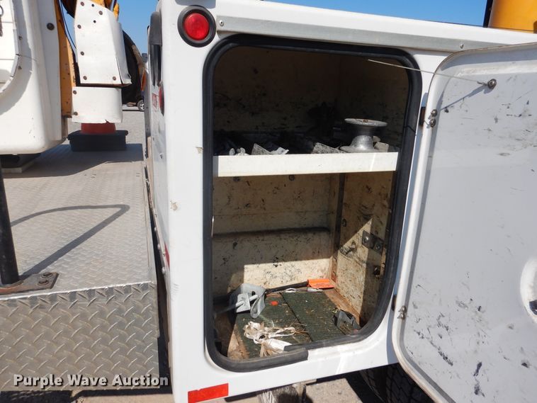 image for item DG1470 2003 Chevrolet C4500  bucket truck