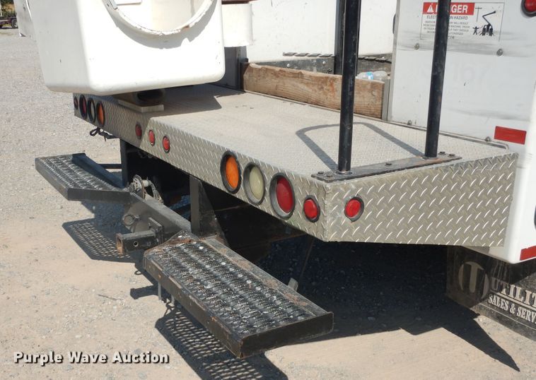 image for item DG1470 2003 Chevrolet C4500  bucket truck