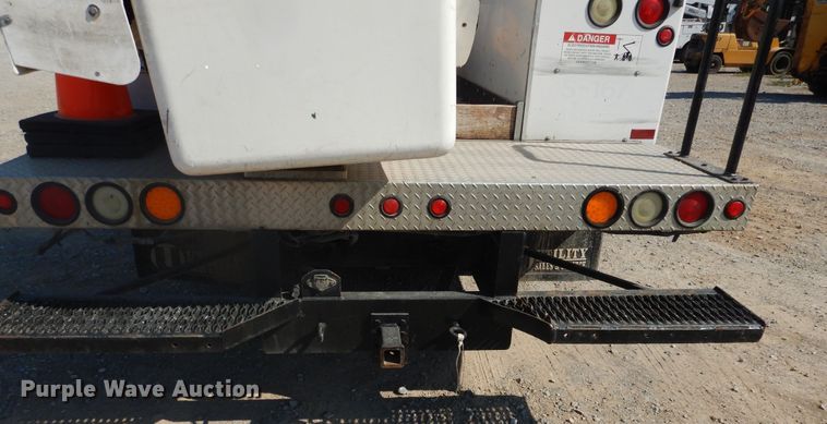 image for item DG1470 2003 Chevrolet C4500  bucket truck