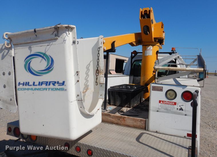 image for item DG1470 2003 Chevrolet C4500  bucket truck