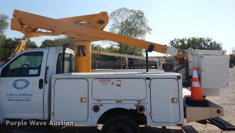 image for item DG1470 2003 Chevrolet C4500  bucket truck