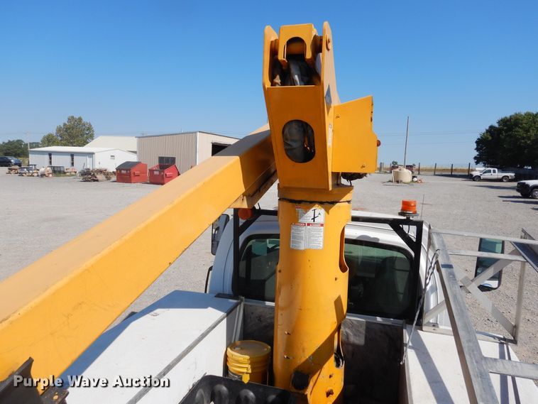 image for item DG1470 2003 Chevrolet C4500  bucket truck