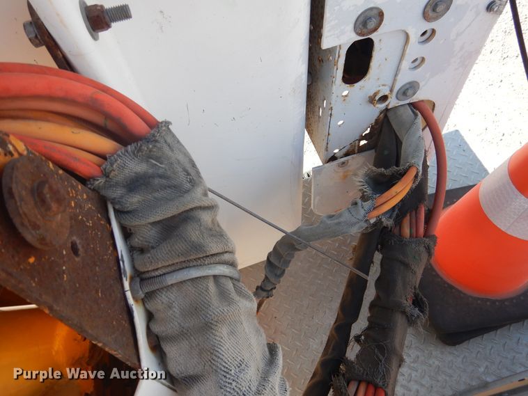 image for item DG1470 2003 Chevrolet C4500  bucket truck