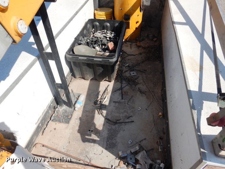 image for item DG1470 2003 Chevrolet C4500  bucket truck