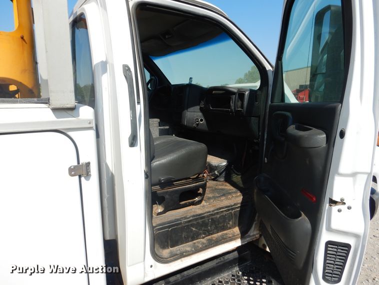 image for item DG1470 2003 Chevrolet C4500  bucket truck