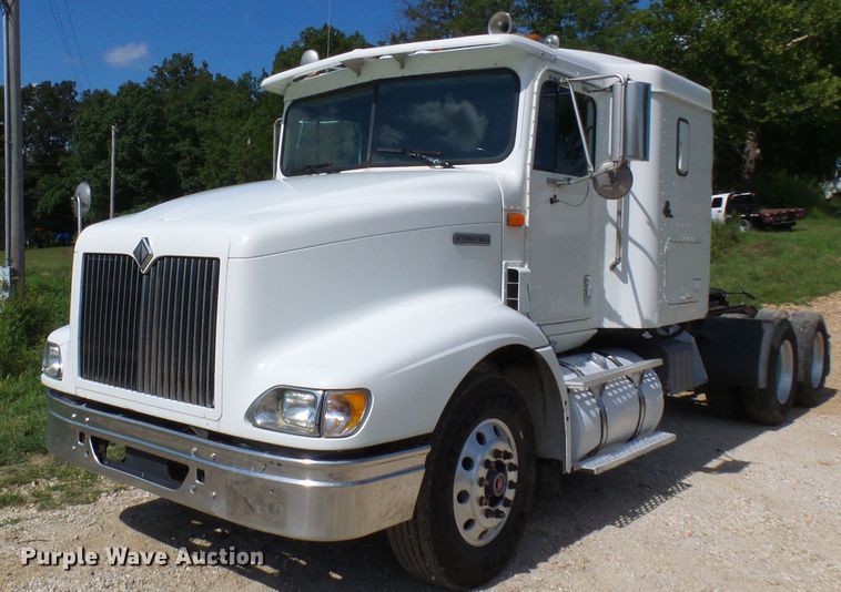 image for item DG2098 1999 International 9200  semi truck