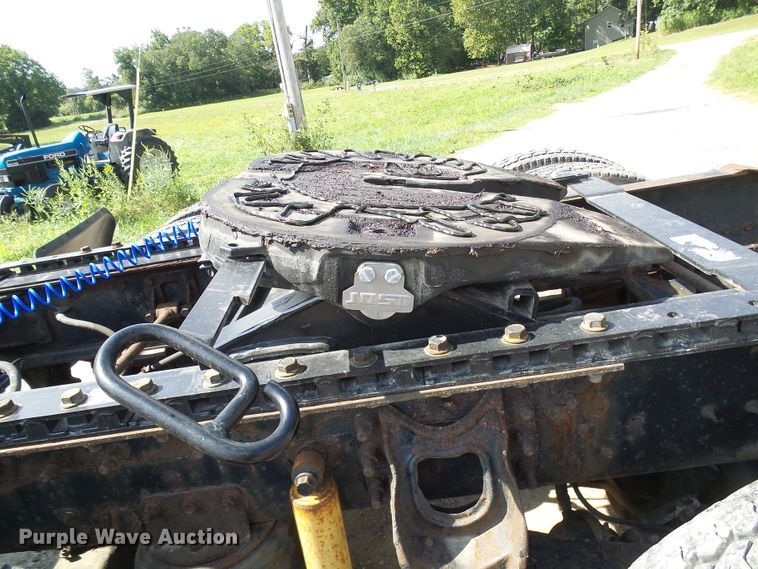 image for item DG2098 1999 International 9200  semi truck