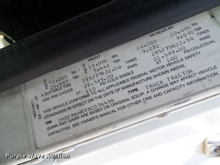 image for item DG2098 1999 International 9200  semi truck