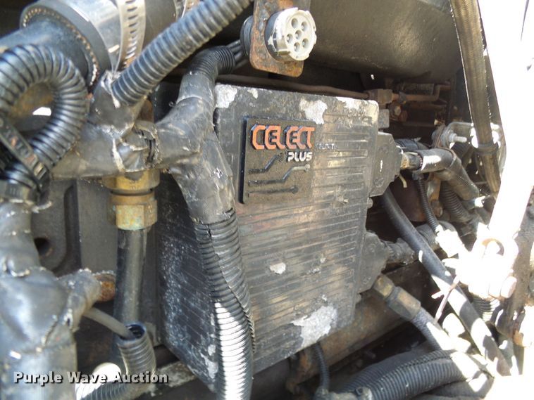 image for item DG2098 1999 International 9200  semi truck