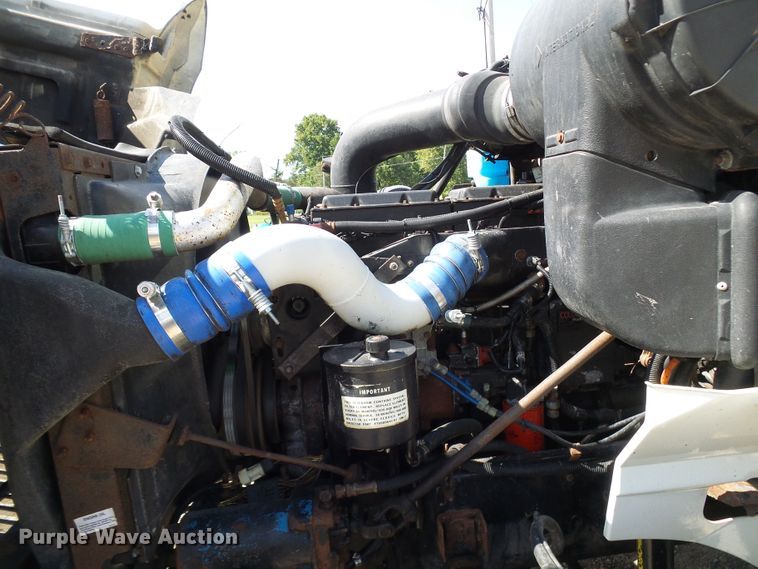 image for item DG2098 1999 International 9200  semi truck