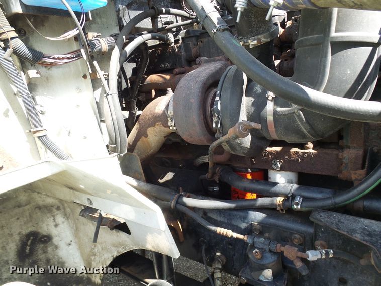 image for item DG2098 1999 International 9200  semi truck