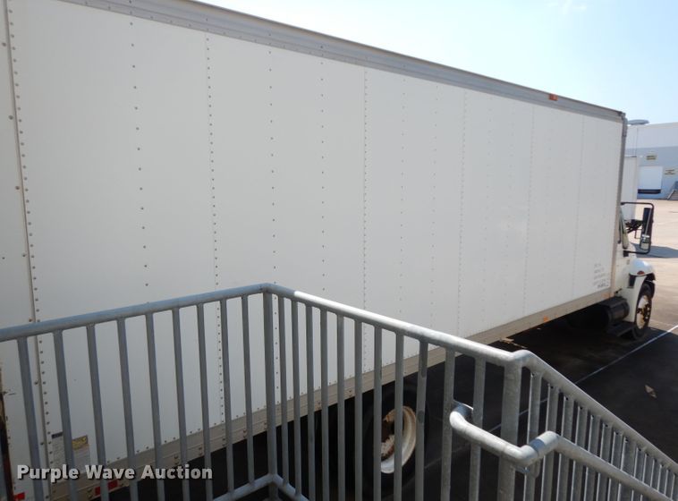 image for item DG6889 2006 International 4300  box truck