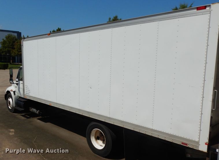 image for item DG6889 2006 International 4300  box truck
