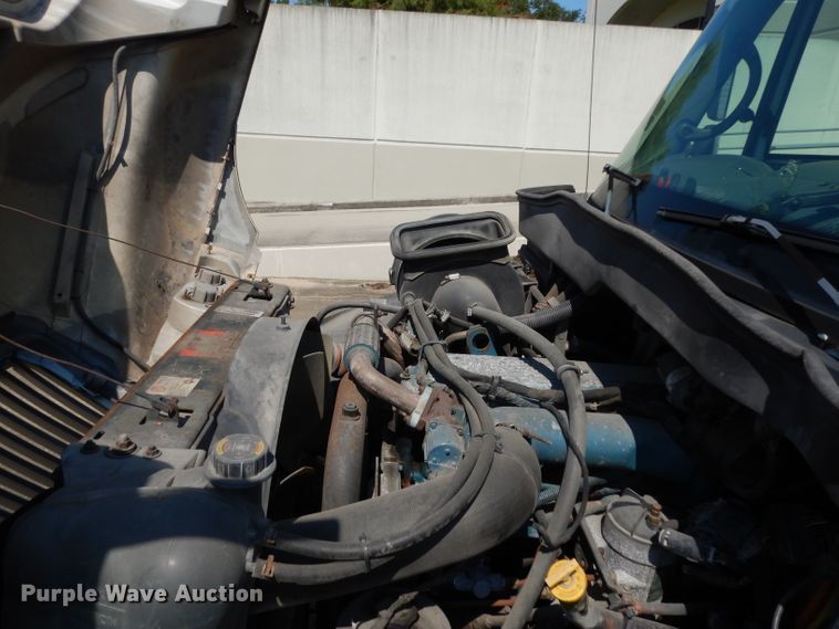 image for item DG6889 2006 International 4300  box truck