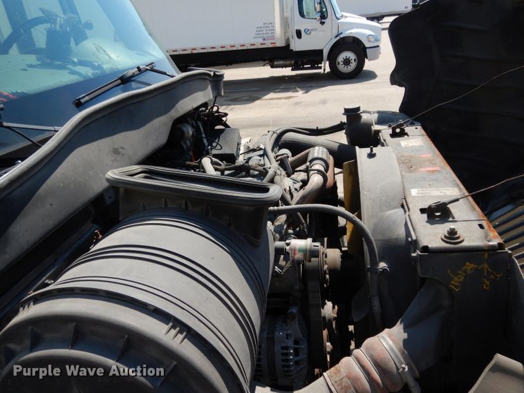 image for item DG6889 2006 International 4300  box truck