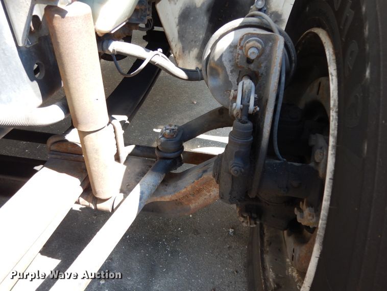 image for item DG6889 2006 International 4300  box truck