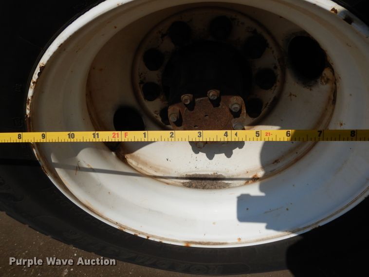 image for item DG6889 2006 International 4300  box truck