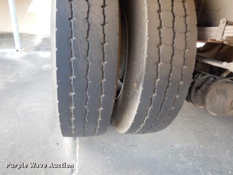 image for item DG6889 2006 International 4300  box truck