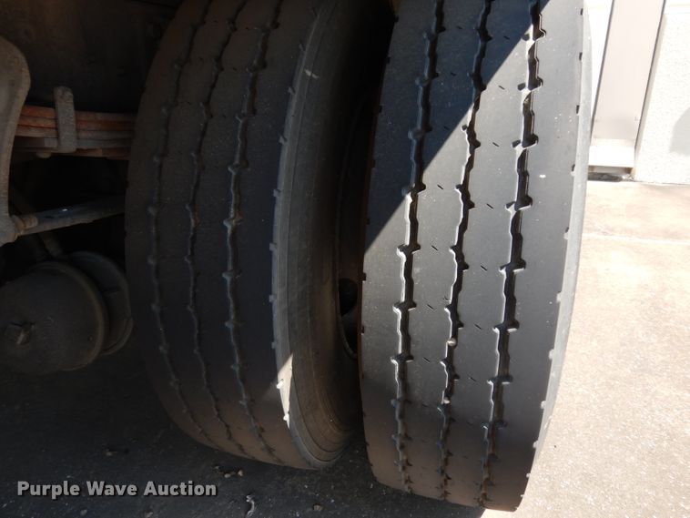 image for item DG6889 2006 International 4300  box truck