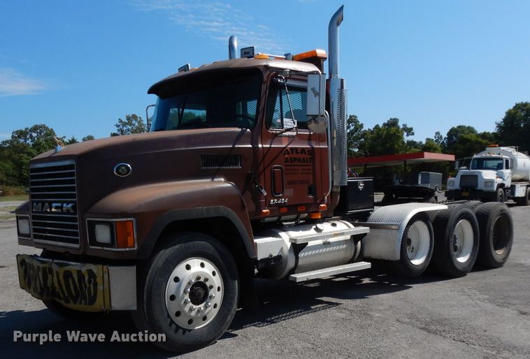 image for item DG6988 1997 Mack CH613  semi truck