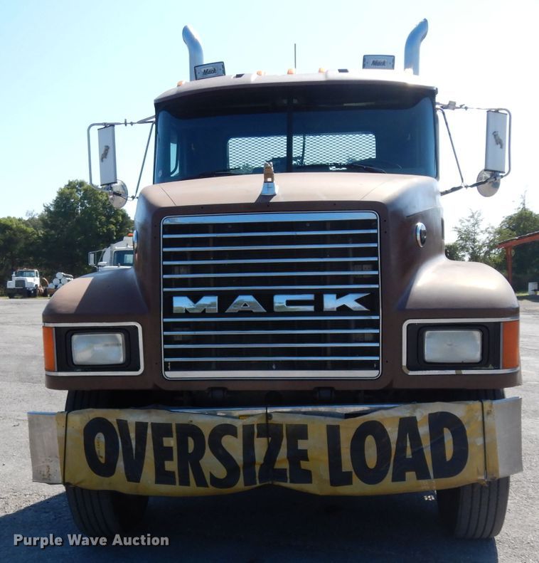 image for item DG6988 1997 Mack CH613  semi truck