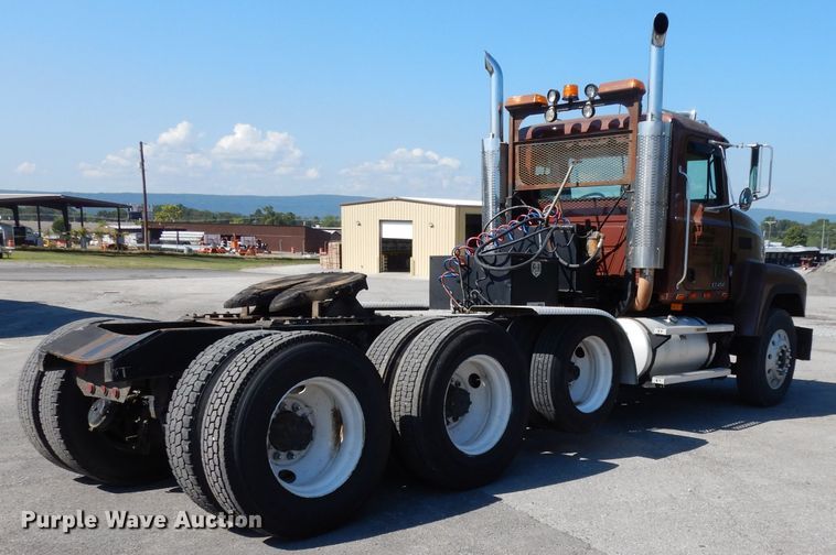 image for item DG6988 1997 Mack CH613  semi truck