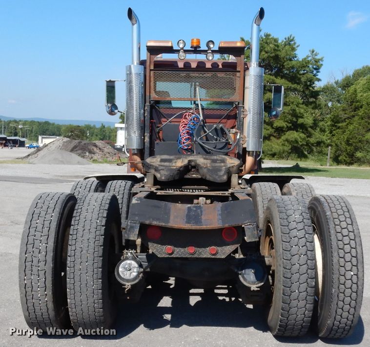 image for item DG6988 1997 Mack CH613  semi truck