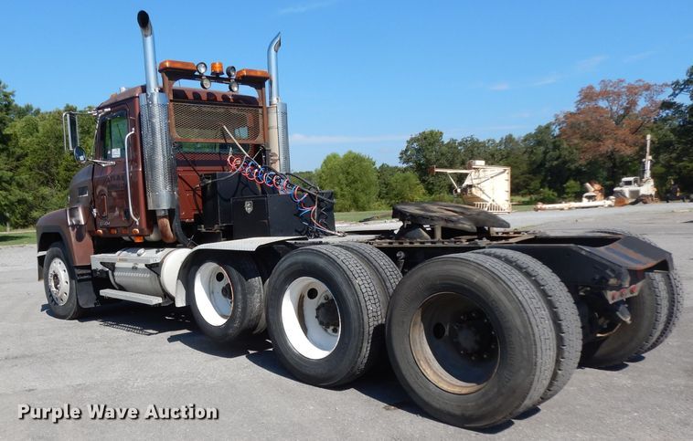 image for item DG6988 1997 Mack CH613  semi truck