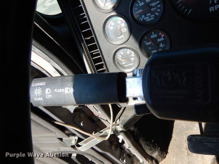 image for item DG6988 1997 Mack CH613  semi truck