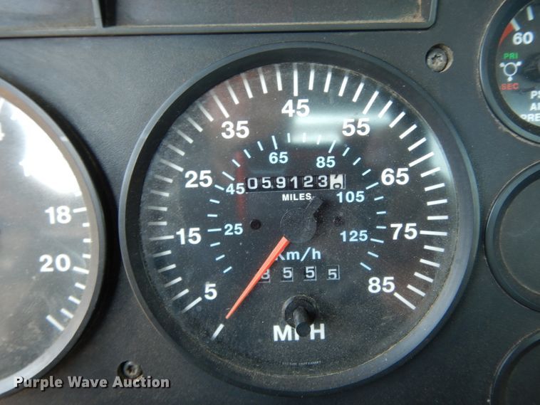 image for item DG6988 1997 Mack CH613  semi truck