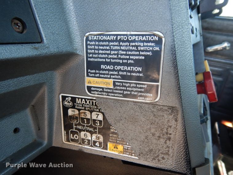 image for item DG6988 1997 Mack CH613  semi truck