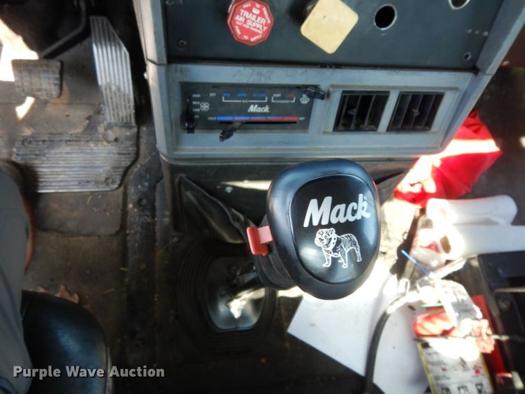 image for item DG6988 1997 Mack CH613  semi truck