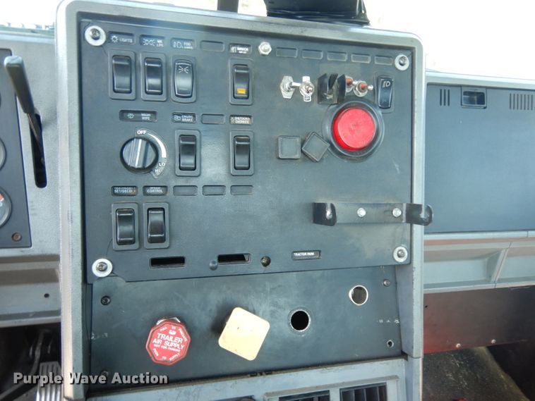 image for item DG6988 1997 Mack CH613  semi truck