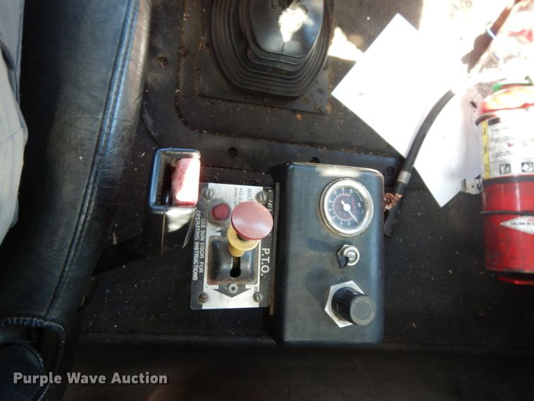 image for item DG6988 1997 Mack CH613  semi truck