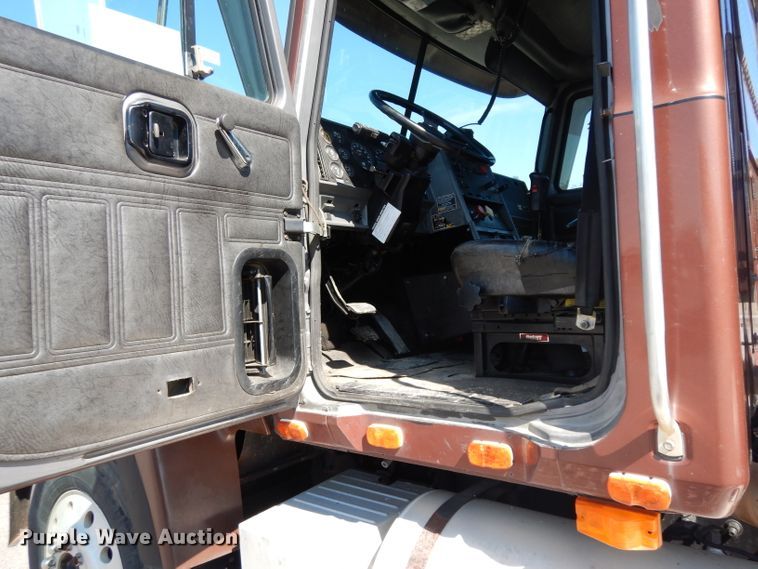 image for item DG6988 1997 Mack CH613  semi truck