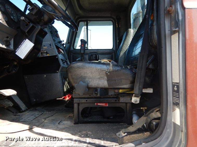 image for item DG6988 1997 Mack CH613  semi truck