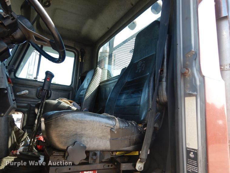 image for item DG6988 1997 Mack CH613  semi truck