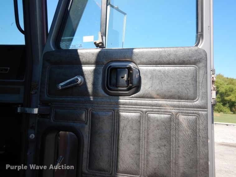 image for item DG6988 1997 Mack CH613  semi truck