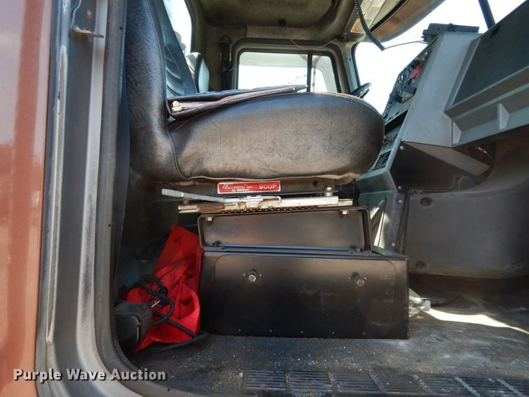 image for item DG6988 1997 Mack CH613  semi truck